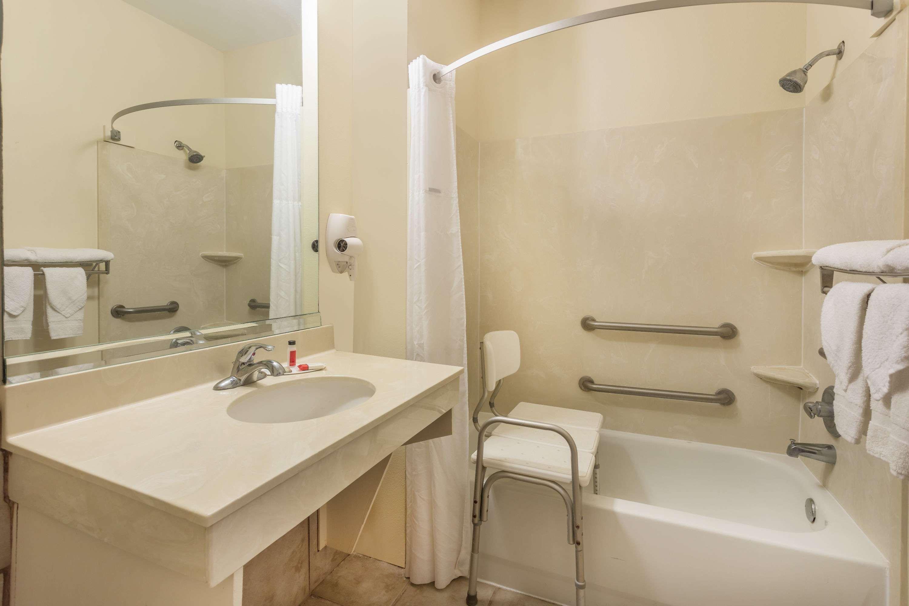 Super 8 By Wyndham Duson Lafayette West Area Motel Buitenkant foto